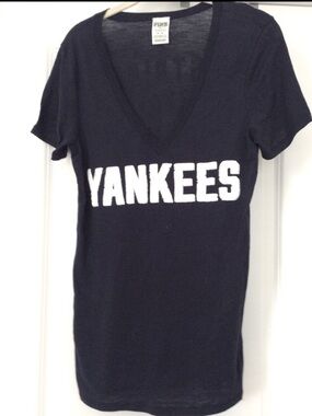 NWOT VS PINK NY Yankees Sequin Tee